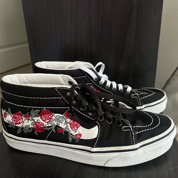 Vans Shoes - Rose Vine floral Vans 🥀